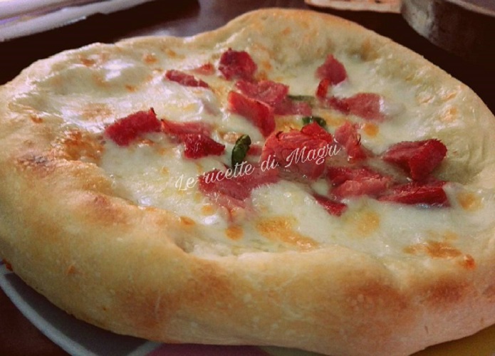 Pizza in padella bianca.jpg