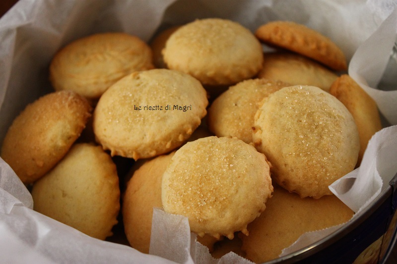 Biscotti al burro di pasta frolla fatti in casa.jpg