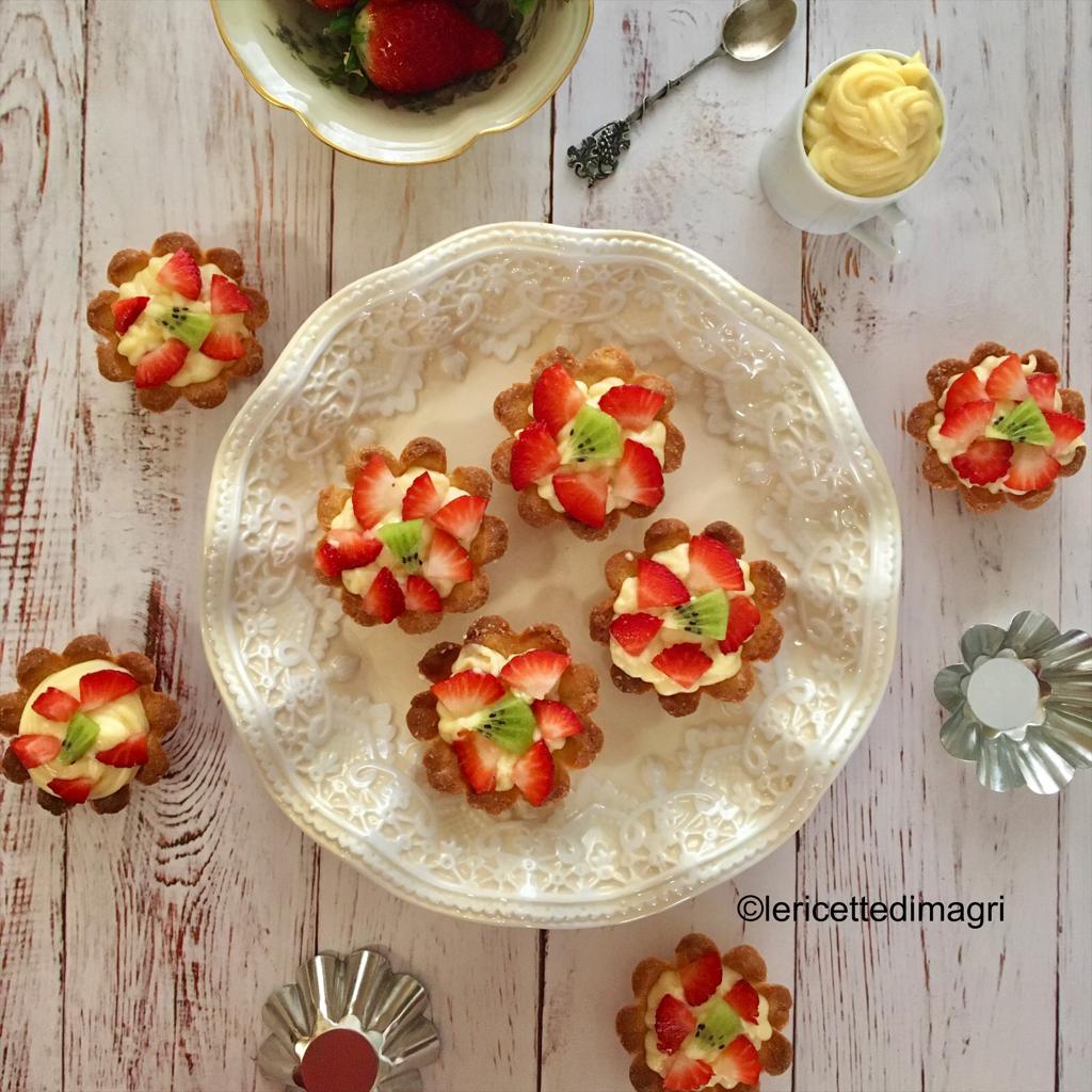 Crostatine con fragole e kiwi.jpg