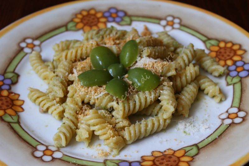 Fusilli con pesto di olive e tonno.png