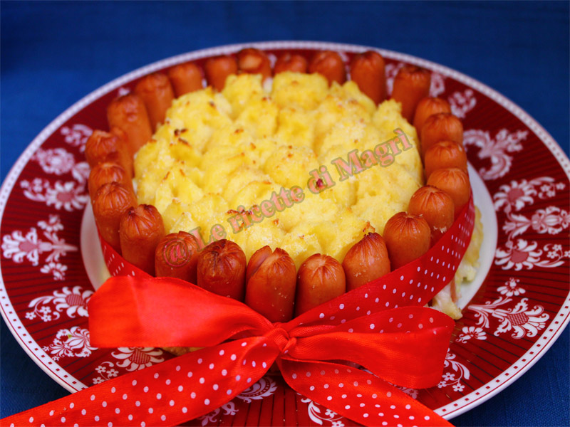 Gateau di patate in corona di wurstel.jpg