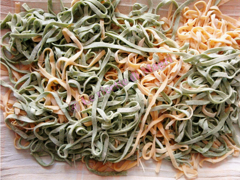 Impasto base tagliatelle paglia e fieno.jpg