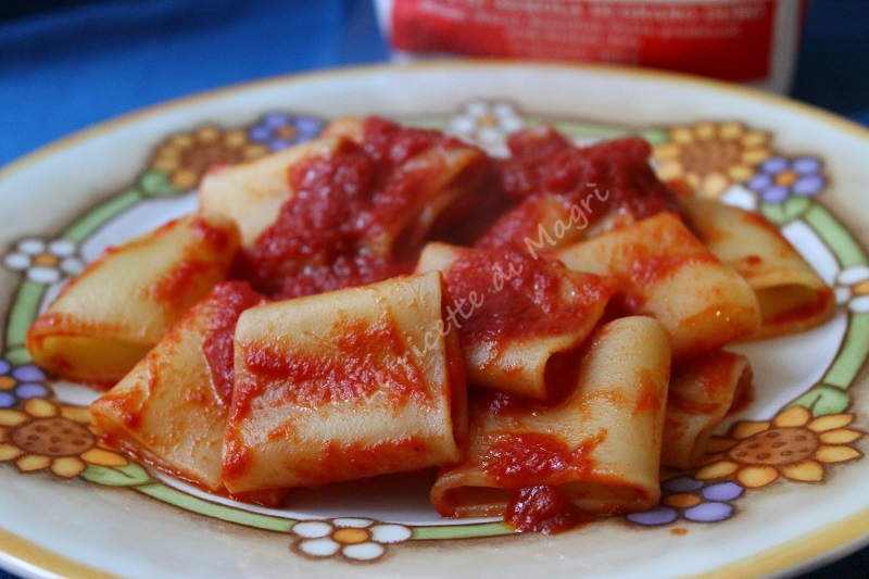 Paccheri Faella con sugo fresco.png