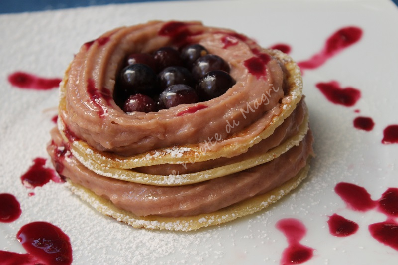 Pancakes con crema d uva fragola.png