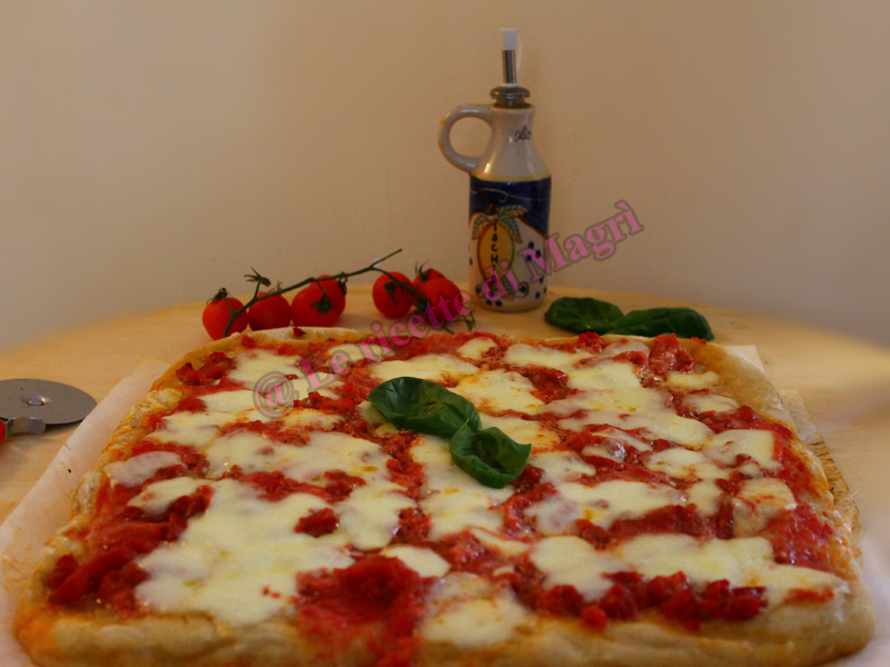 Pizza in teglia con lievito madre.jpg