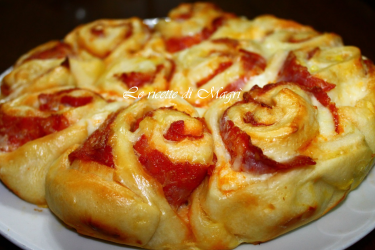 Torta di rose con salame piccante.png