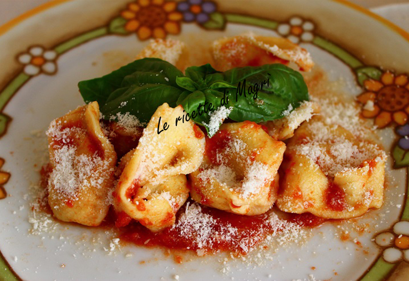 Tortelli di zucca al pomodoro.jpg