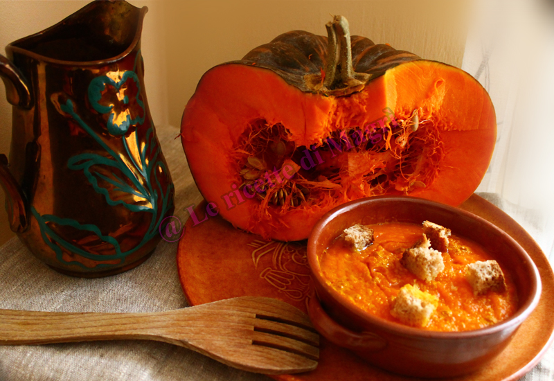 Zuppa di zucca con crostini di pane integrale.jpg