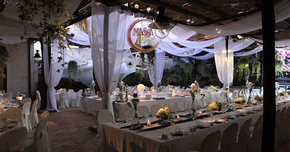 Foto della villa per matrimoni Antica Hostaria Massa a Caserta