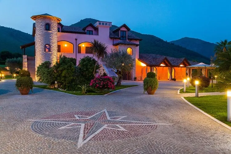 Foto della villa per matrimoni Casale Fevi a Piana di Monte Verna